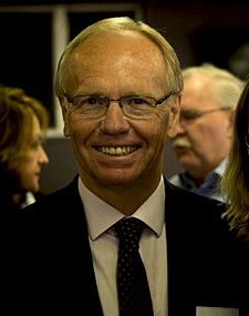 Peter_Beattie,_BYCC,_August_2013_(cropped)