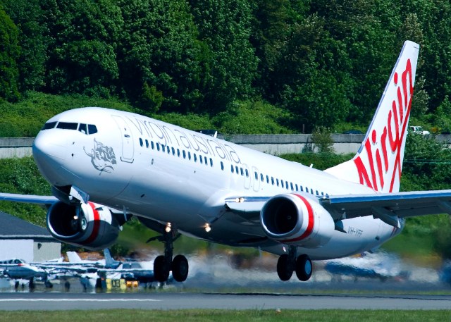 20110602 Virgin Australia YR801 3664 (VOZ) 737-800 Take off and Taxi